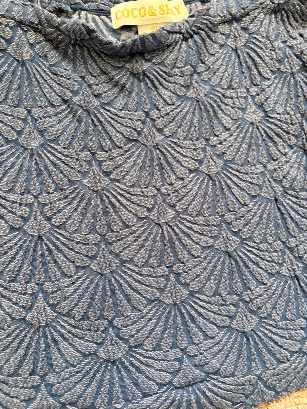 Blue Textured Shell-Pattern Tank Top - Picture 2 of 3